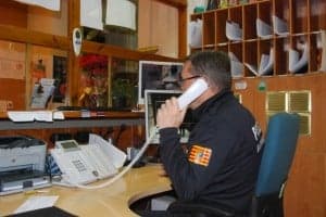 Antonio Fernández en su puesto de trabajo en la centralita. JLP.