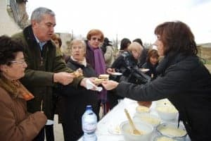 Reparto de pizquetas. JLP.