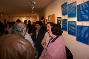 Adelina en la exposición sobre la cultura gitana. 