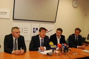 Aliaga junto a los directivos de la AEB. JLP.