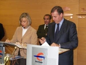 Firma del acuerdo en Huesca. 