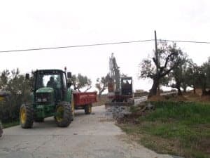 Obras en el acceso principal a Salas Bajas. JLP.