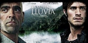Sebastián (Gael Garcia Bernal) y Costa (Luis Tosar) se han propuesto hacer una película sobre Cristóbal Colón y el descubrimiento de América. Mientras que Sebastián, el director, pretende desmitificar al personaje presentándolo como un hombre ambicioso y sin escrúpulos; a Costa, el productor, sólo le importa ajustar la película al modesto presupuesto del que disponen; precisamente por eso elige Bolivia, por ser uno de los países más baratos y con mayor población indígena de Hispanoamérica. La película se rueda en Cochabamba, donde la privatización y venta del agua a una multinacional siembra entre la población un malestar tal que hará estallar la tristemente famosa Guerra Boliviana del Agua (abril del año 2000). Quinientos años después del descubrimiento de América, palos y piedras se enfrentan de nuevo al acero y la pólvora de un ejército moderno. Pero esta vez no se lucha por el oro, sino por el más imprescindible de los elementos vitales: el agua. (FILMAFFINITY) Sebastián (Gael Garcia Bernal) y Costa (Luis Tosar) se han propuesto hacer una película sobre Cristóbal Colón y el descubrimiento de América. Mientras que Sebastián, el director, pretende desmitificar al personaje presentándolo como un hombre ambicioso y sin escrúpulos; a Costa, el productor, sólo le importa ajustar la película al modesto presupuesto del que disponen; precisamente por eso elige Bolivia, por ser uno de los países más baratos y con mayor población indígena de Hispanoamérica. La película se rueda en Cochabamba, donde la privatización y venta del agua a una multinacional siembra entre la población un malestar tal que hará estallar la tristemente famosa Guerra Boliviana del Agua (abril del año 2000). Quinientos años después del descubrimiento de América, palos y piedras se enfrentan de nuevo al acero y la pólvora de un ejército moderno. Pero esta vez no se lucha por el oro, sino por el más imprescindible de los elementos vitales: el agua. (FILMAFFINITY)