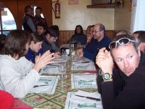 "aún   tuvimos ánimos para salir hacia los hoteles del Balneario para tomar algo y  comentar lo que nos había pasado . De alguna manera celebrábamos que el protocolo establecido en caso de avalancha se había aplicado tal y como  tantas y tantas veces se había ejercitado en las clases prácticas del curso". 