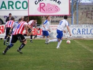  Ferranca Decoyba viajará a Tamarite donde no tiene nada que perder frente a un rival bien clasificado con 42 puntos a tres del líder Alcampell que tiene posibilidades de luchar por el ascenso con Juanjo Lekumberri en el banquillo. La trayectoria en su campo es de 8 victorias, 1 empate, 2 derrotas, 21 goles marcados, 11 encajados y 25 puntos sumados de 33 en juego. Ferranca ha salido del descenso con 24 puntos pero la zona está muy ajustada con Jacetano (23), Almudévar y Alcolea (22) y por encima, Alfindén (25),  Grañén y Caetas (27). Salvo el Pedrola (5) descendido, el resto de los equipos lucharán hasta el final por mantener la categoría. Ángel Huget.