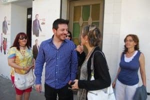 Ibeas durante su paseo por Barbastro. JLP.