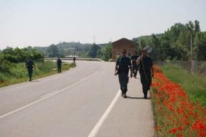 La guardia civil rastreó la carretera a Castillazuelo. JLP.