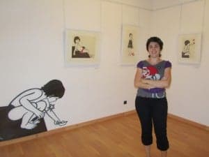 Dulce Rodríguez con su obra. JLP.
