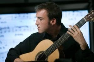El guitarrista Barbastrense Iván Davias, tocando para Televisión Española. Foto TVE.