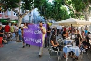 Los indignados tomaron el Coso de Barbastro. JLP.