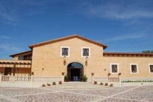 La plaza de Las Casas de Adamil. JLP.