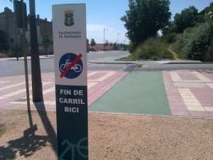 El carril bici continúa el de la avenida de la Estación. JLP.