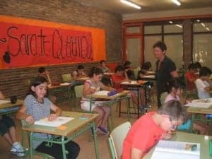 Los estudiantes realizan actividades junto a su profesora, Sara. Foto: S.E.