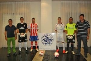 Torres en la presentación de la equipación del Barbastro. JLP.