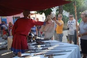 Demostración de trajes y armas de guerra. JLP.