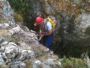 Descenso para colocar la placa. 