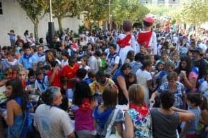 La comparsa en el barrio San Fermín. JLP.