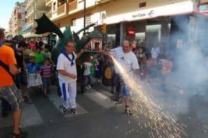 Belaín encabeza la comparsa. JLP.