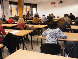 Los estudiantes durante un examen. 