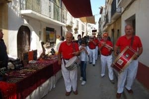 La charanga anima la feria. JLP.