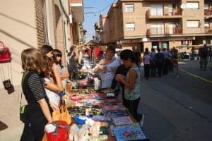 Los más pequeños sacan sus puestos a la calle. JLP.