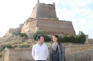 Guerrero y Carpi ante el castillo. 
