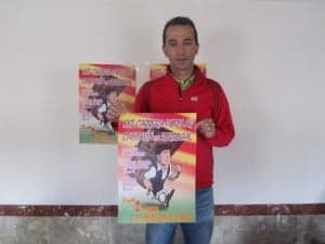 David López con el cartel obra de Juan Fer Briones. JLP.