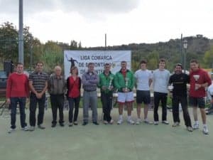 Foto de familia IV Liga de frontenis (finalistas, representantes equipos y autoridades).