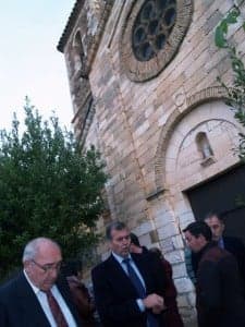 El presidente visita la iglesia rehabilitada. DPH.