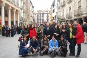 Los periodistas especializados posan en la plaza del Mercado. JLP.