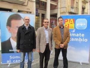 Candidatos del PP - PAR en la plaza del Mercado. JLP.