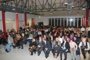 Asistentes a la inauguración del centro. JLP.
