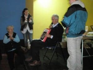Entrega de la placa a José María Castillo. J.C.
