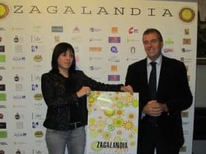 Lasierra y Cosculluela con el cartel. JLP.