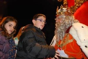 El rey Melchor durante la cabalgata en Barbastro. JLP.
