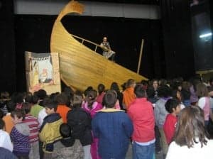 Una representación teatral para escolares en el Centro de Congresos.