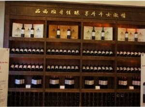 La tienda china tiene todas las botellas de De Beroz. 