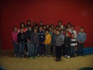 Grupo de jóvenes ajedrecistas. 