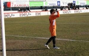 El joven David Salas volvió a ser titular en el Barbastro. Carlos Marco.
