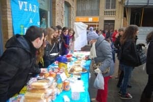 Los alumnos del IES Hermanos Argensola recaudan fondos para su viaje a Italia. JLP.