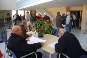 Los socios de la SAT estudian los datos presentados. JLP.