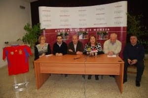 Presentación de la presencia de las copas en Monzón. JLP.