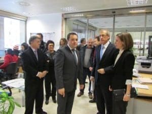 Tornil, en el centro, junto a Moret. JLP.