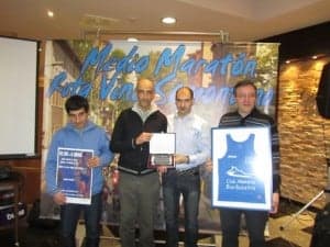 Los homenajeados con el presidente Torres. JLP.