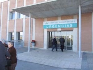 Entrada al servicio de urgencias del Hospital de Barbastro. JLP.
