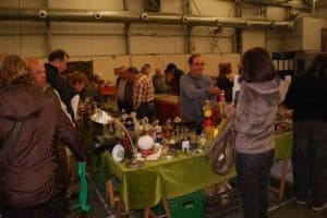 Compras en la feria El Desván. JLP.