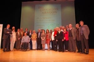 Foto de familia de los profesores y maestros jubilados. JLP.