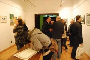 Un libro de firmas recoge las impresiones y recuerdos del visitante. JLP.
