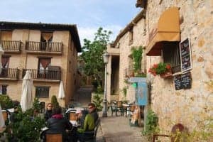 Un grupo de turistas en Alquézar. JLP.