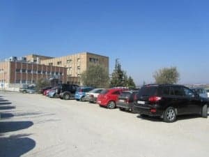 Aparcamiento del Hospital de Barbastro. JLP.